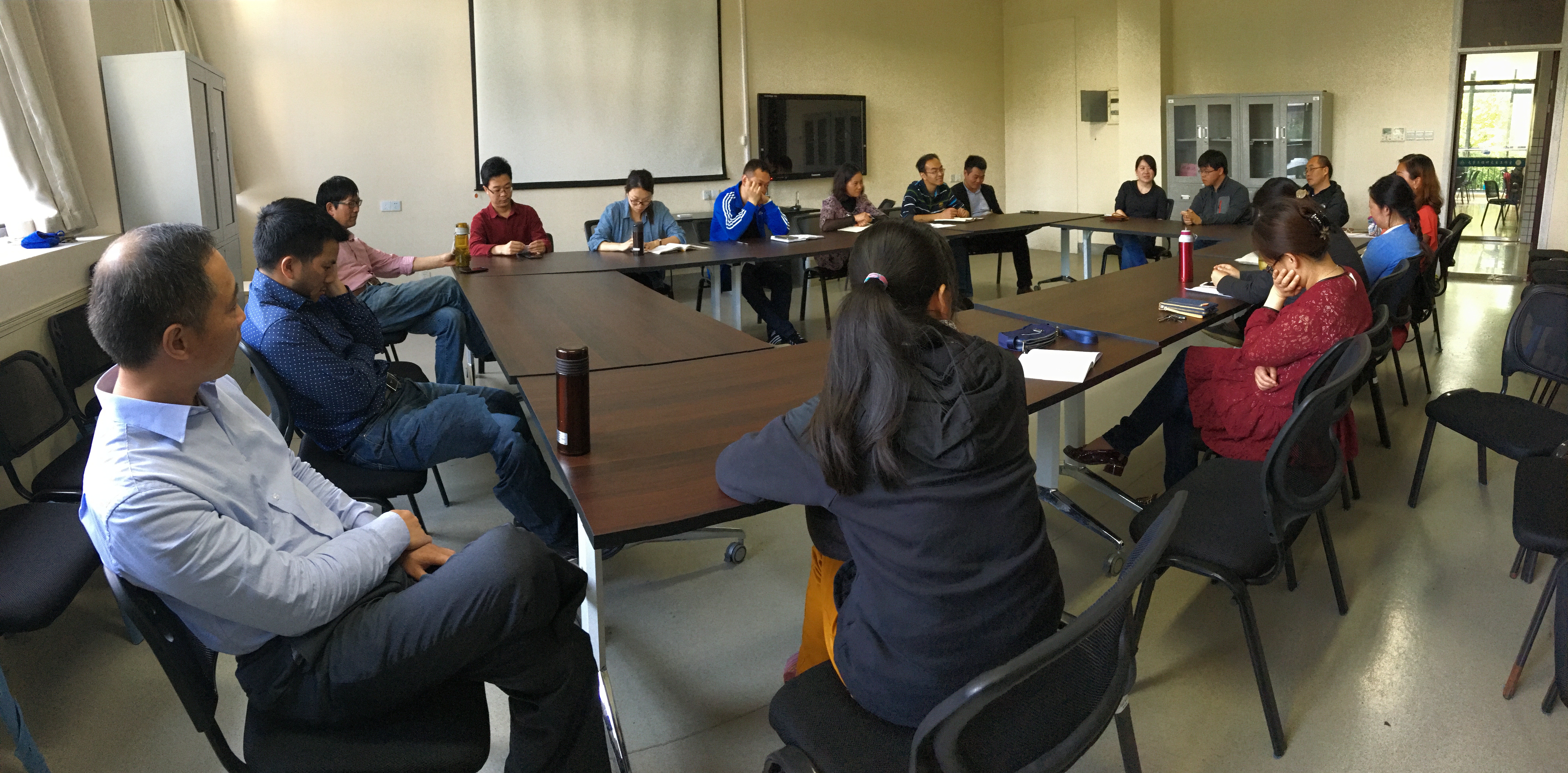 理公司召开专业教师座谈会